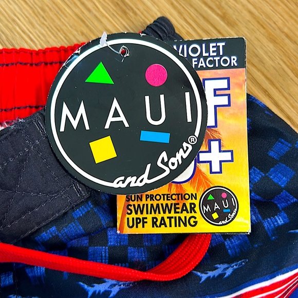Maui NWT swim trunks with pocket size 7 - Picture 3 of 5